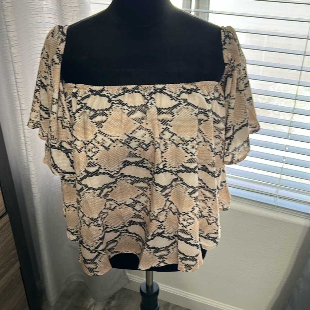 NEW / lined /adjustable / stretchy - Picture 3 of 8